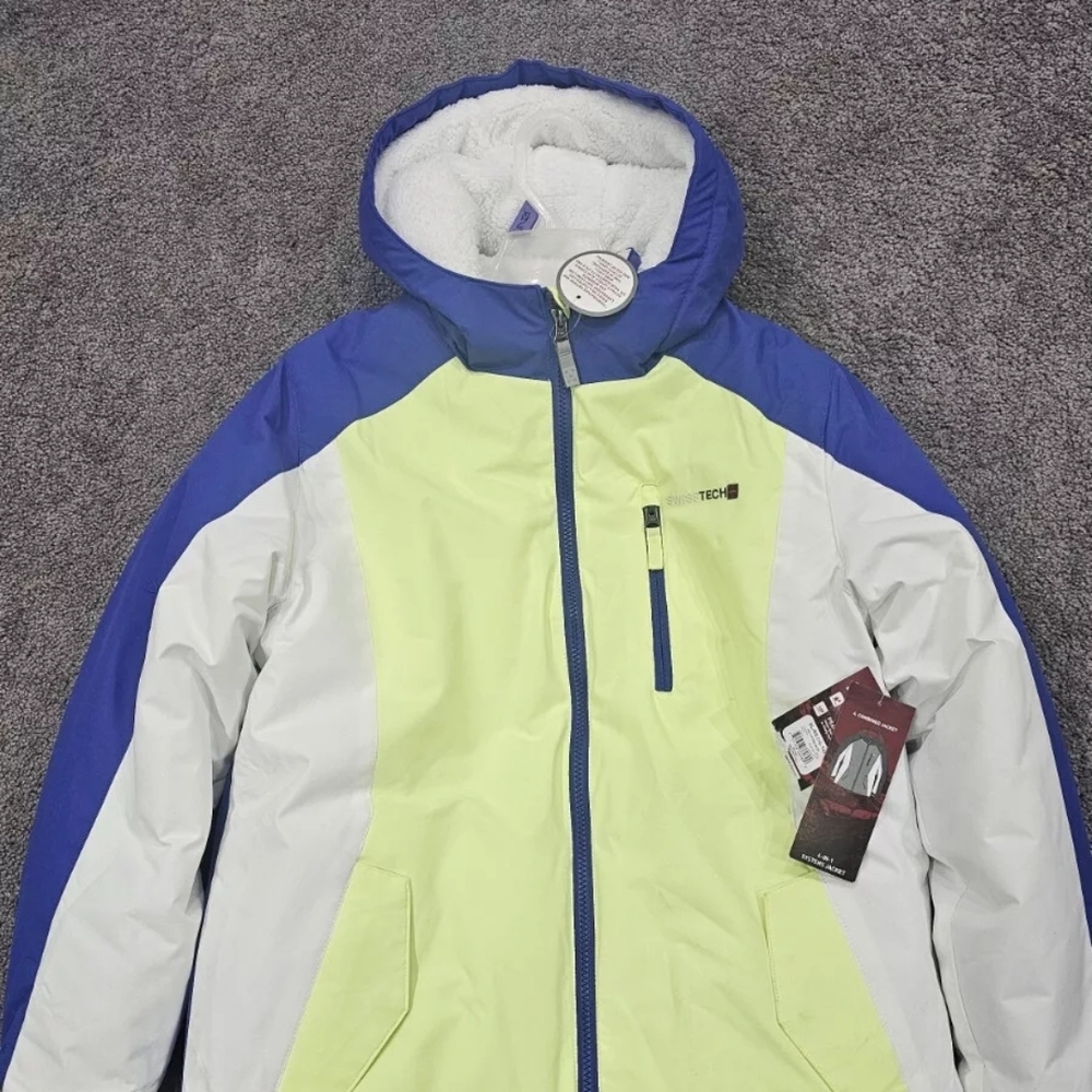 Swiss Tech Blue and White Puffer Jacket